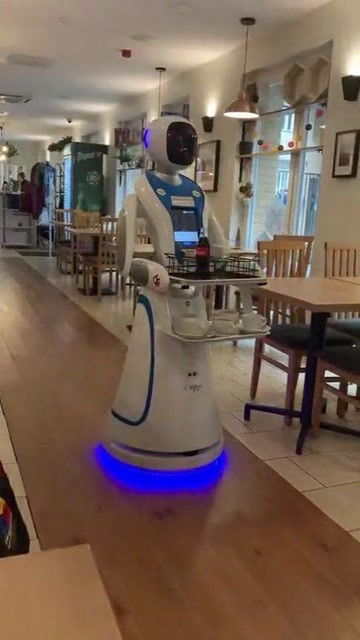 全智能餐厅,店内无人工服务员,全部机器取代
